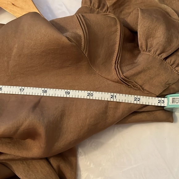 LOVE AND LEGEND wrap Blouse women’s X tan ruffle sleeve satin finish - Picture 6 of 6